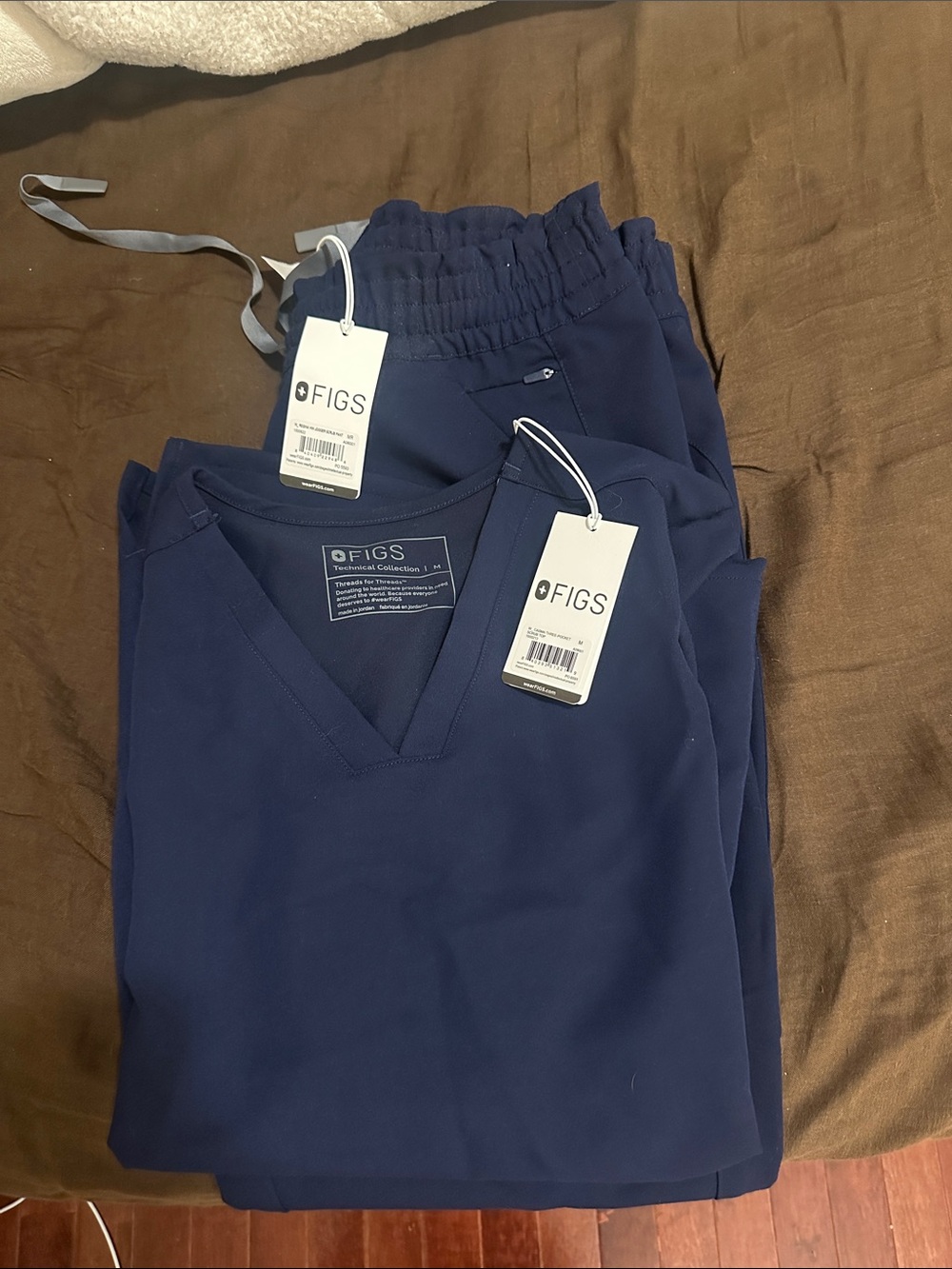 FIGS women’s Scrubs - Navy V-Neck Top & Pants